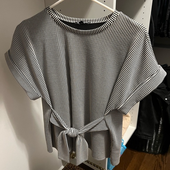 Express shirt sleeved polyester top worn once.  XS - Picture 1 of 4